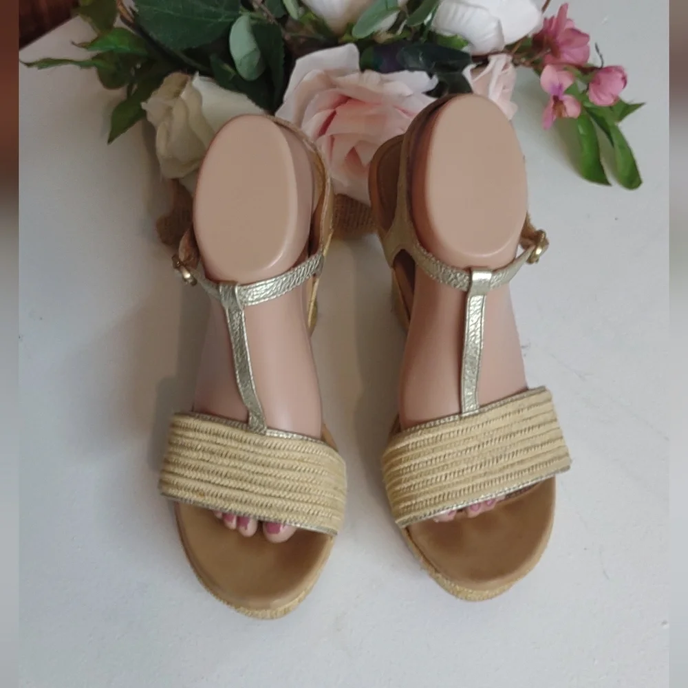 UGG sandal shoes for women size 10